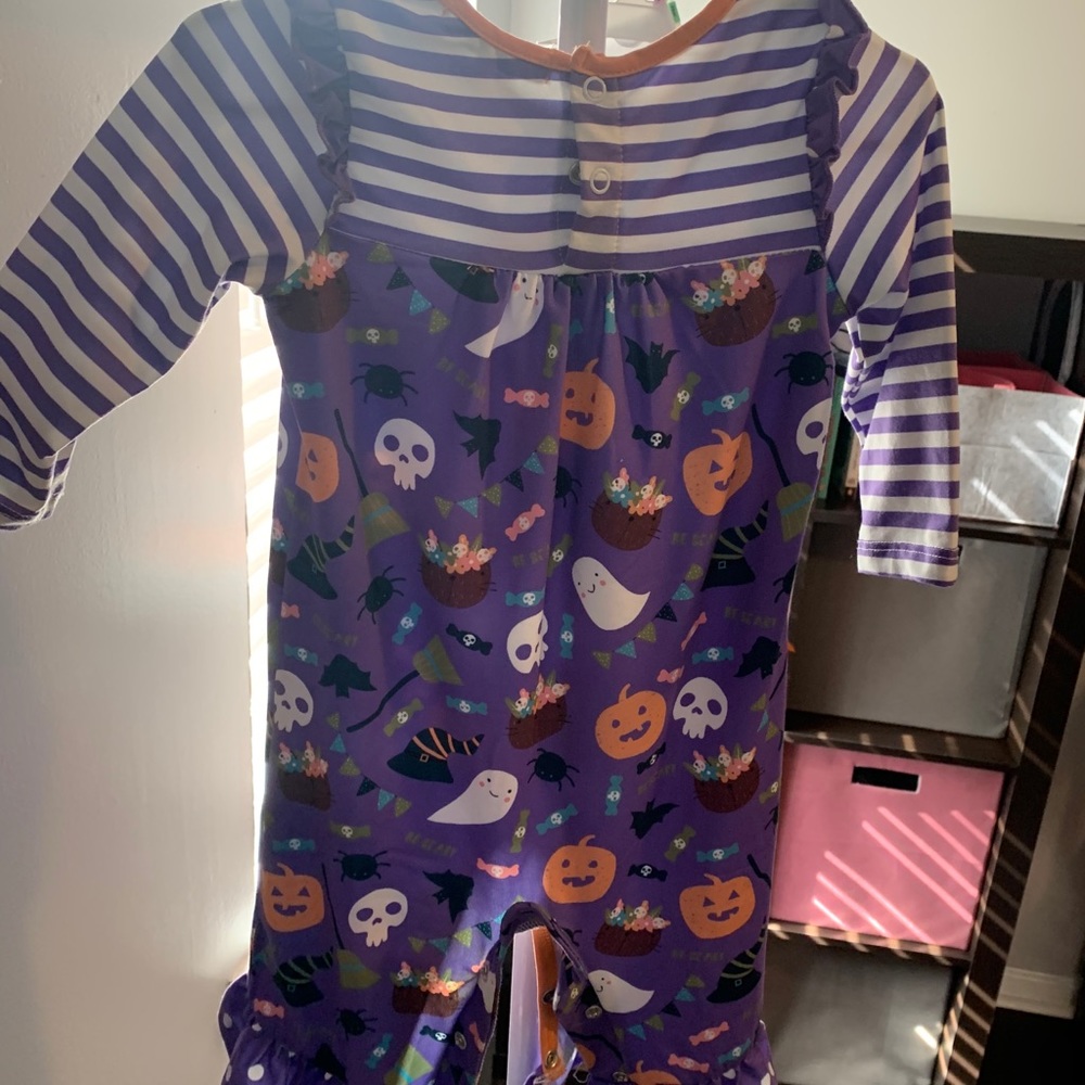 Halloween Outfit - Picture 2 of 3